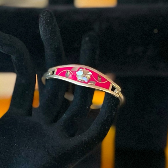 Vintage Enamel Inlay and Floral Abalone Motif Signed Taxco Mexico Bracelet - Picture 4 of 7